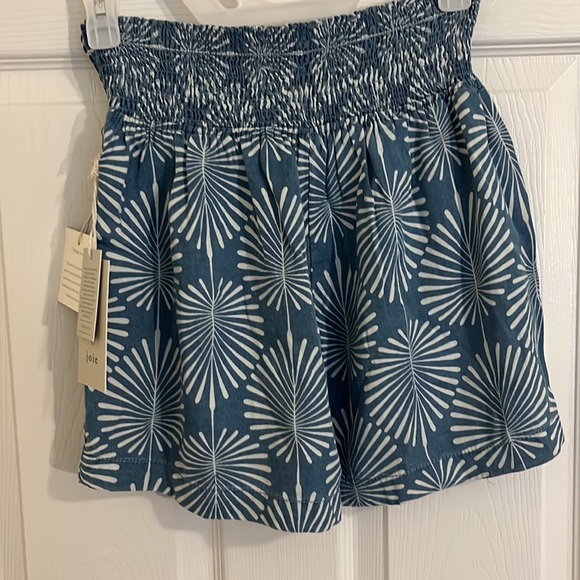 Joie Vintage Elastic waist tribal/tropical print blue & white shorts. S. NWT! - Picture 6 of 9